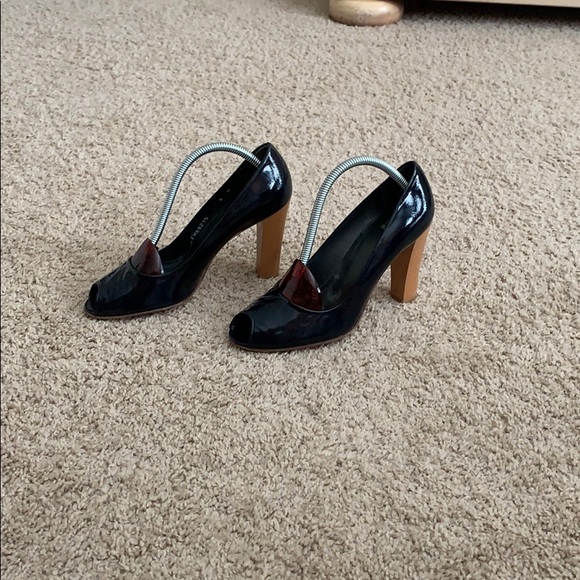 Stuart Weitzman Patent Leather Navy Peep Toe Wood Heel pump shoe EUC US 8 - Picture 15 of 15